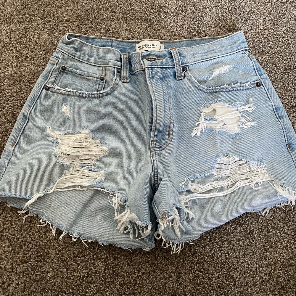 Abercrombie Mid Rise Boyfriend Short